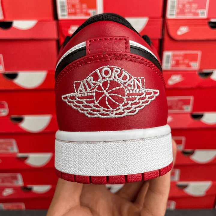 Air Jordan 1 Low Bred Toe