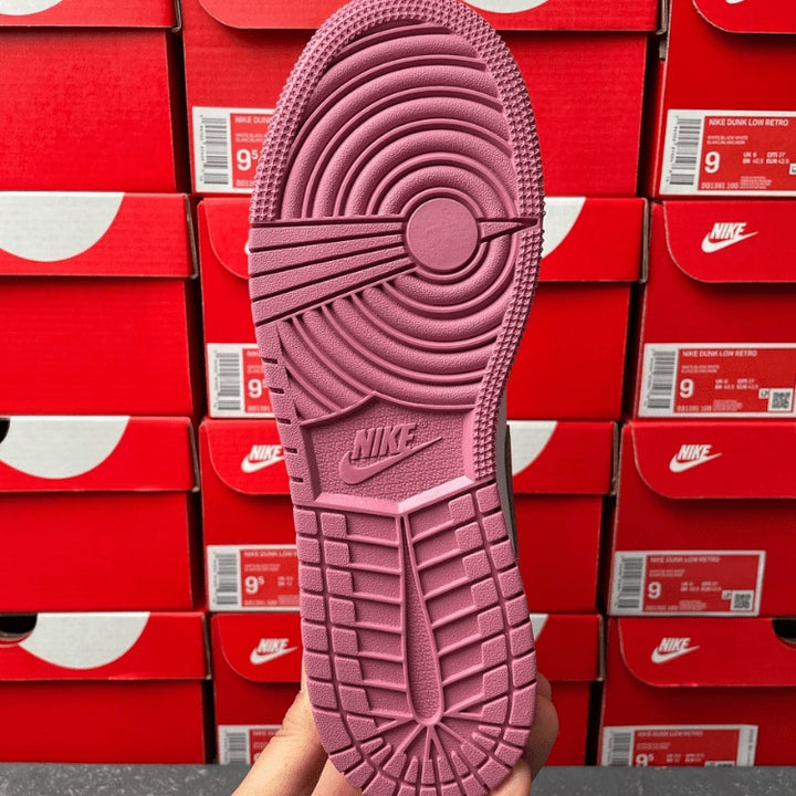 Air Jordan 1 Mid Valentines Day