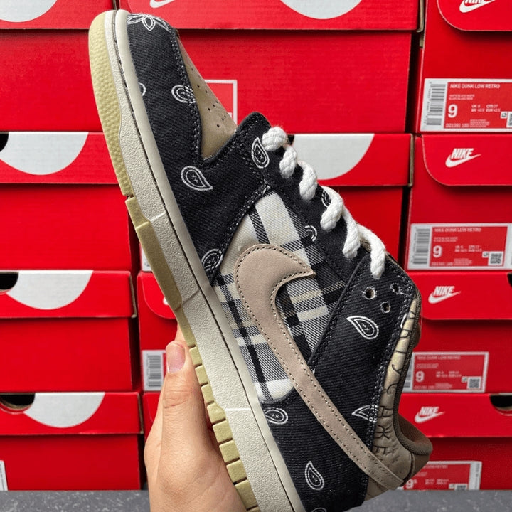 Dunk Low SB x Travis Scott "Cactus Jack"