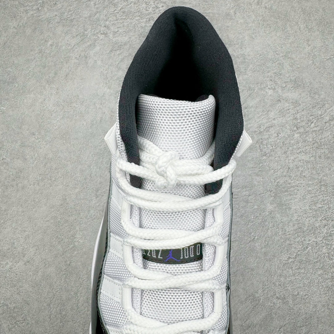 Air Jordan 11 Retro Concord