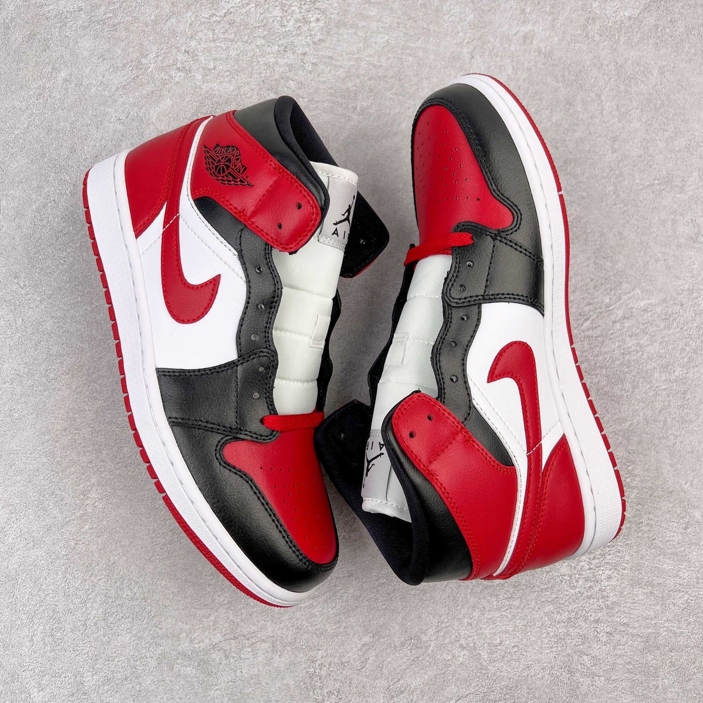 Air Jordan 1 Mid Alternate Bred Toe