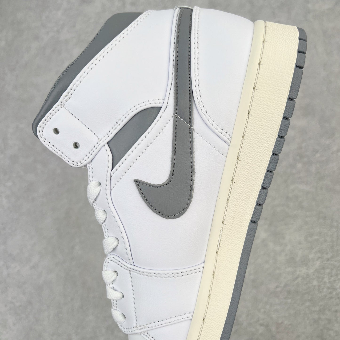 Air Jordan 1 Mid Neutral Grey