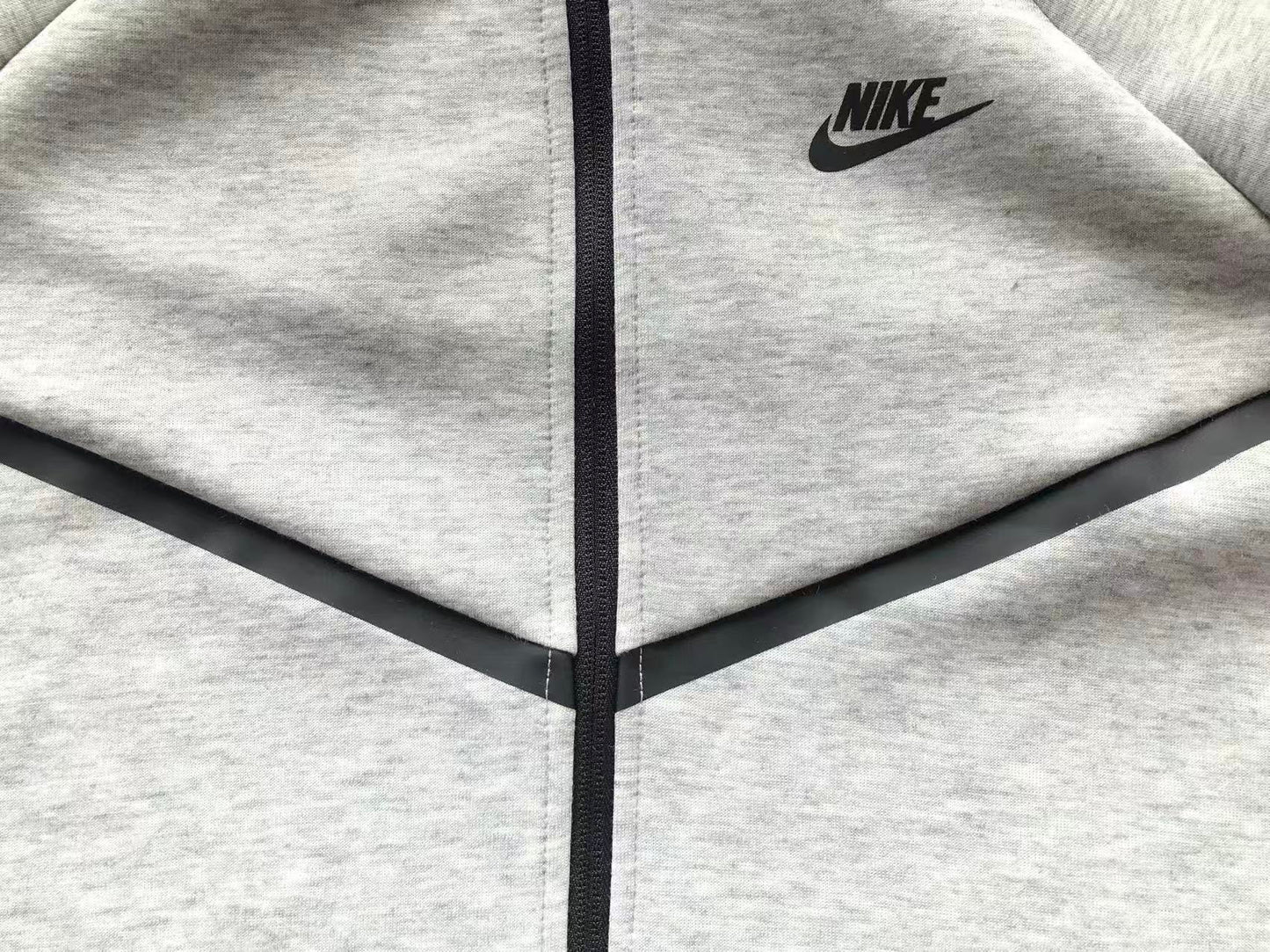 Conjunto de Moletom Nike Tech Fleece Cinza