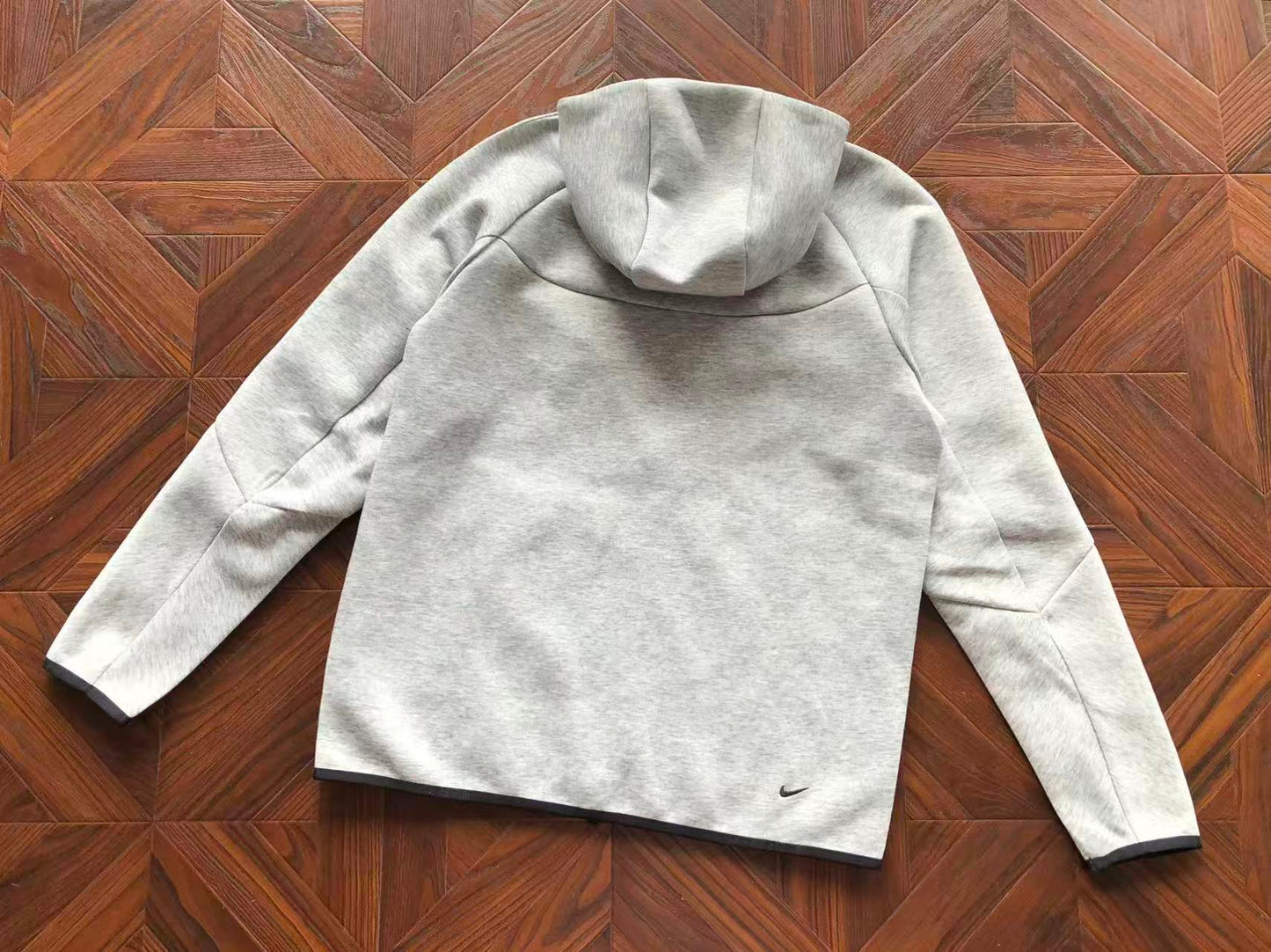 Conjunto de Moletom Nike Tech Fleece Cinza