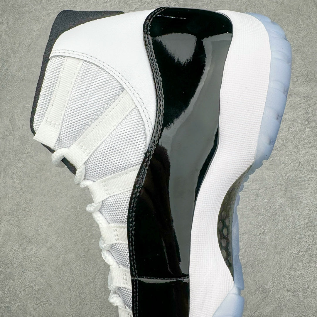 Air Jordan 11 Retro Concord