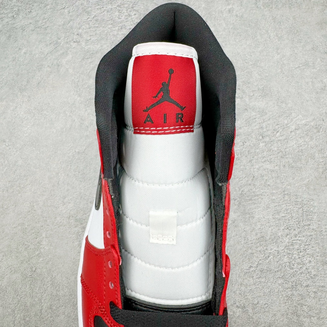 Air Jordan 1 Mid Chicago