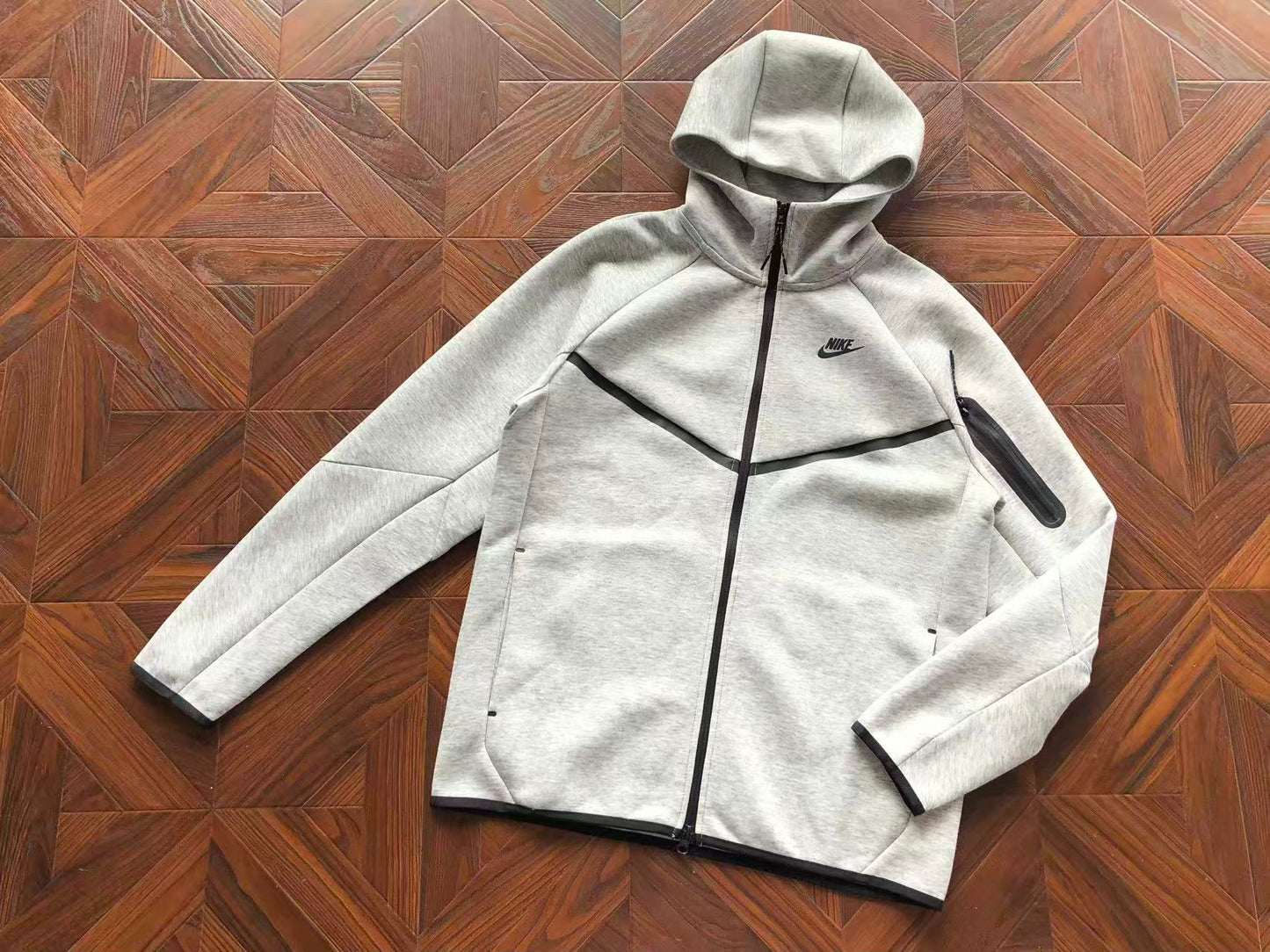Conjunto de Moletom Nike Tech Fleece Cinza