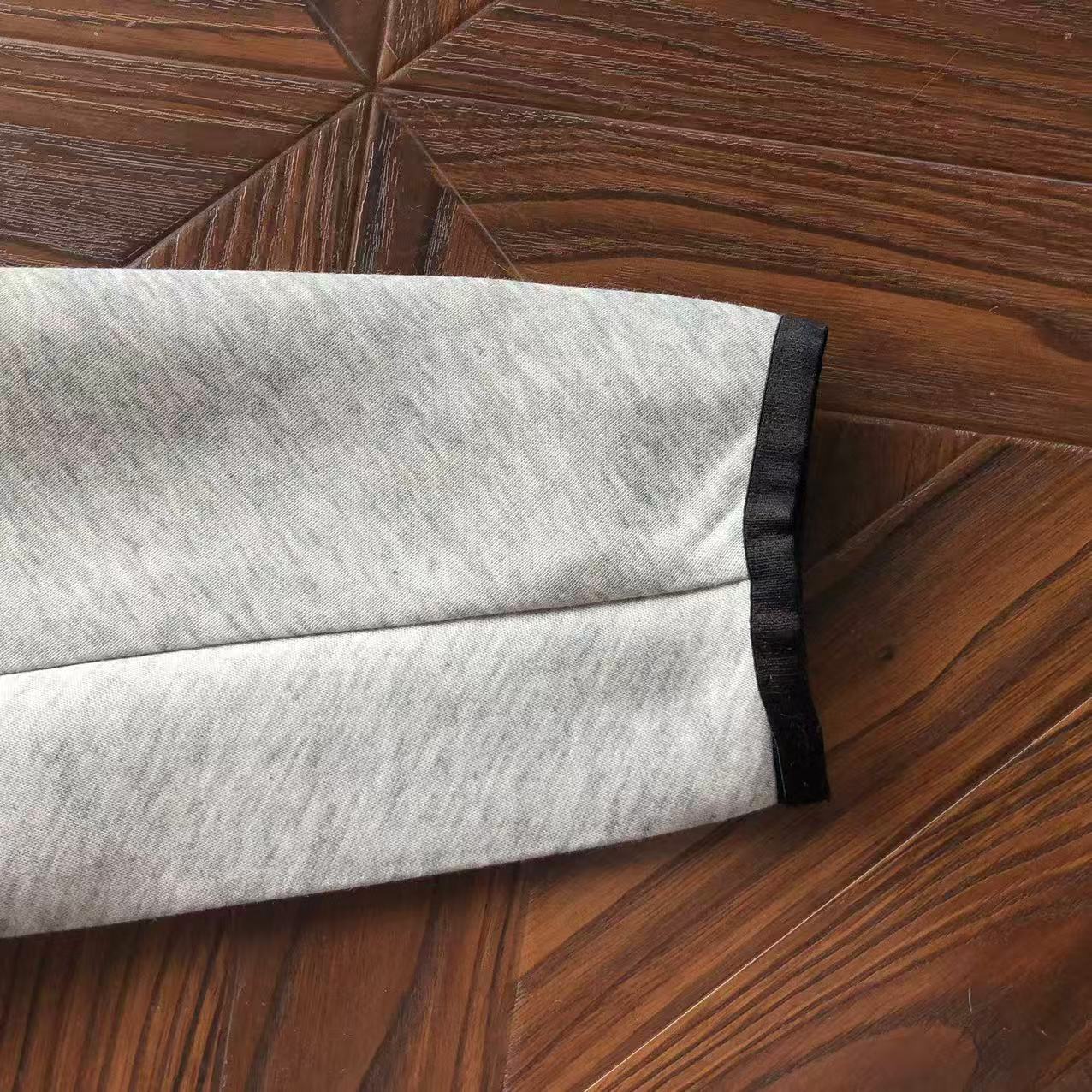 Conjunto de Moletom Nike Tech Fleece Cinza