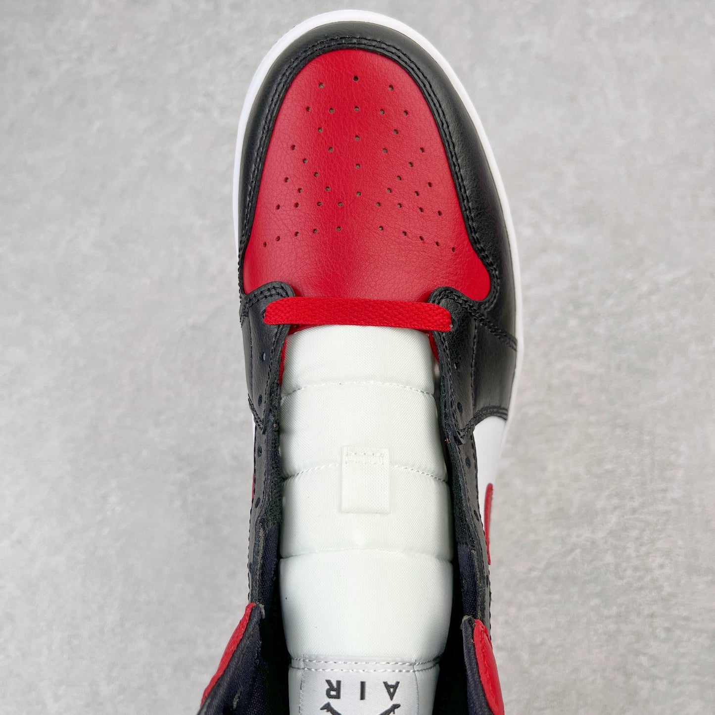 Air Jordan 1 Mid Alternate Bred Toe